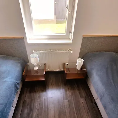 The Other House, Tatil Evi *